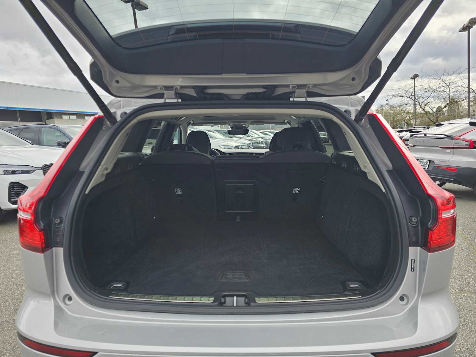 Certified 2025 Volvo V60 B5 Cross Country Plus image 17