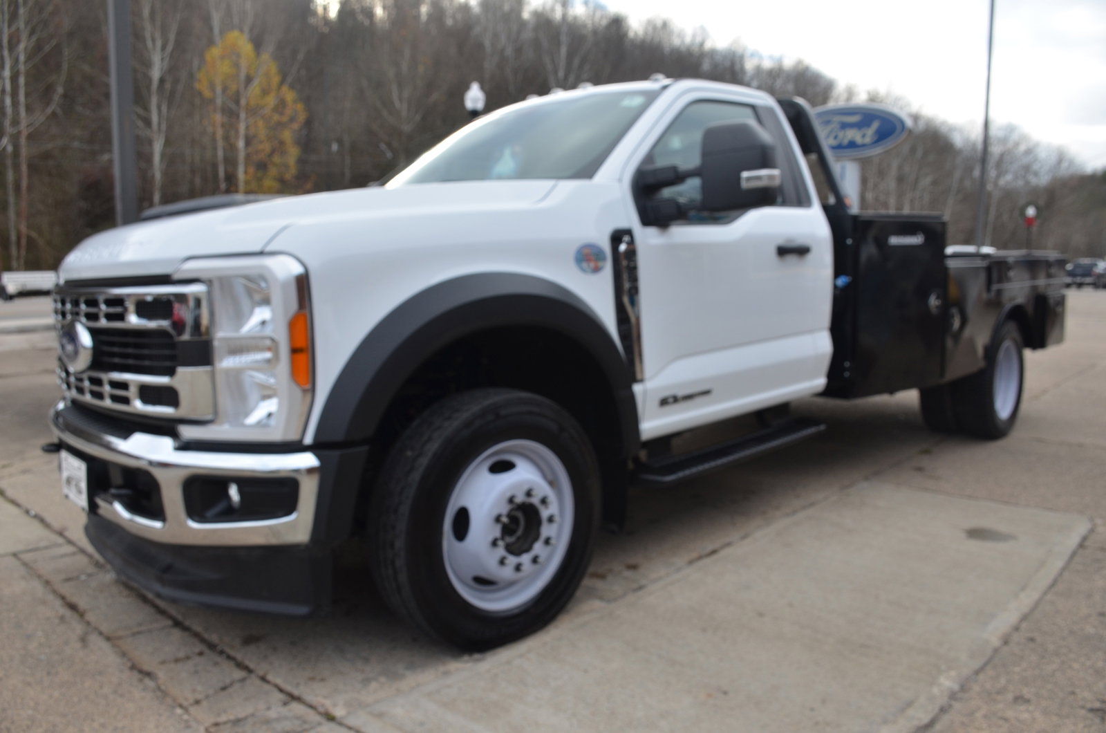 New 2023 Ford F550 4x4 Regular Cab Super Duty image 3