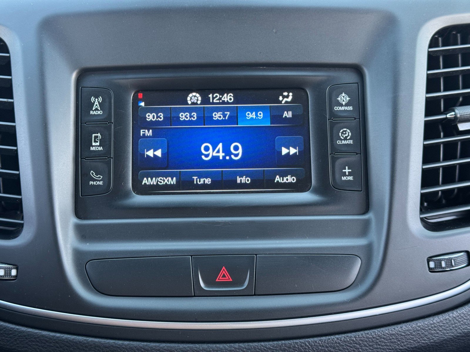 Used 2015 Chrysler 200 Limited w/ Convenience Group image 24