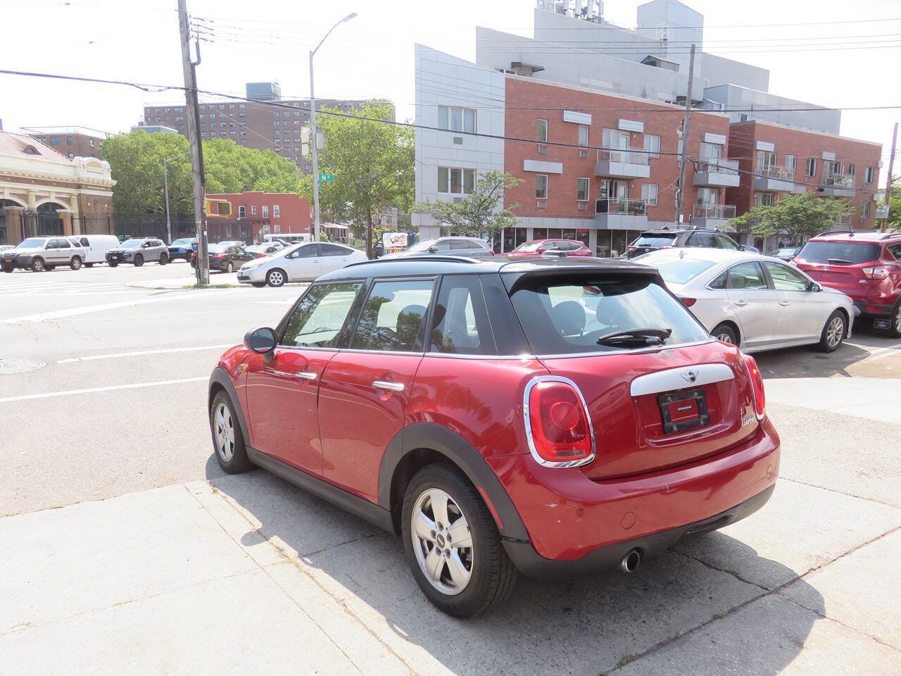 Used 2015 MINI Cooper 4-Door Hardtop FWD image 4