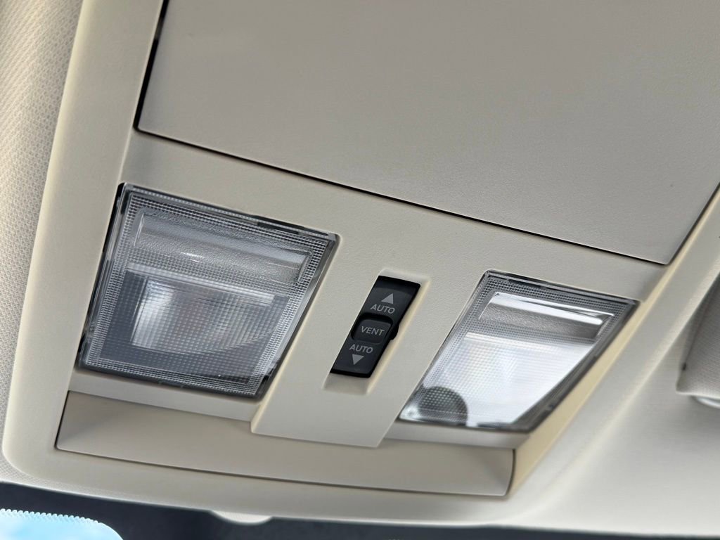 Used 2010 Chrysler 300 Touring image 21