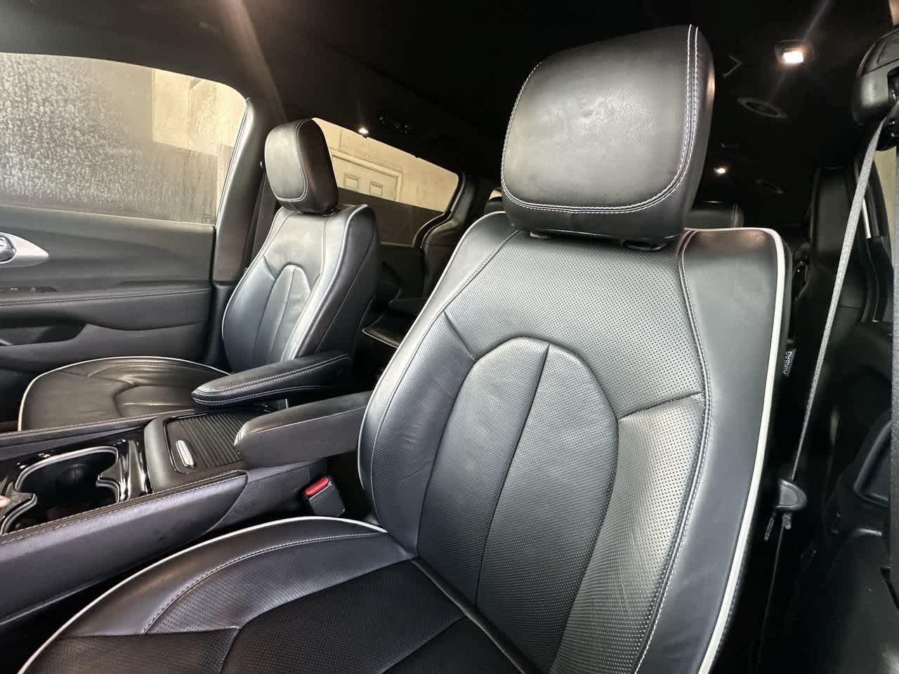 Used 2026 Chrysler Pacifica Limited FWD image 14