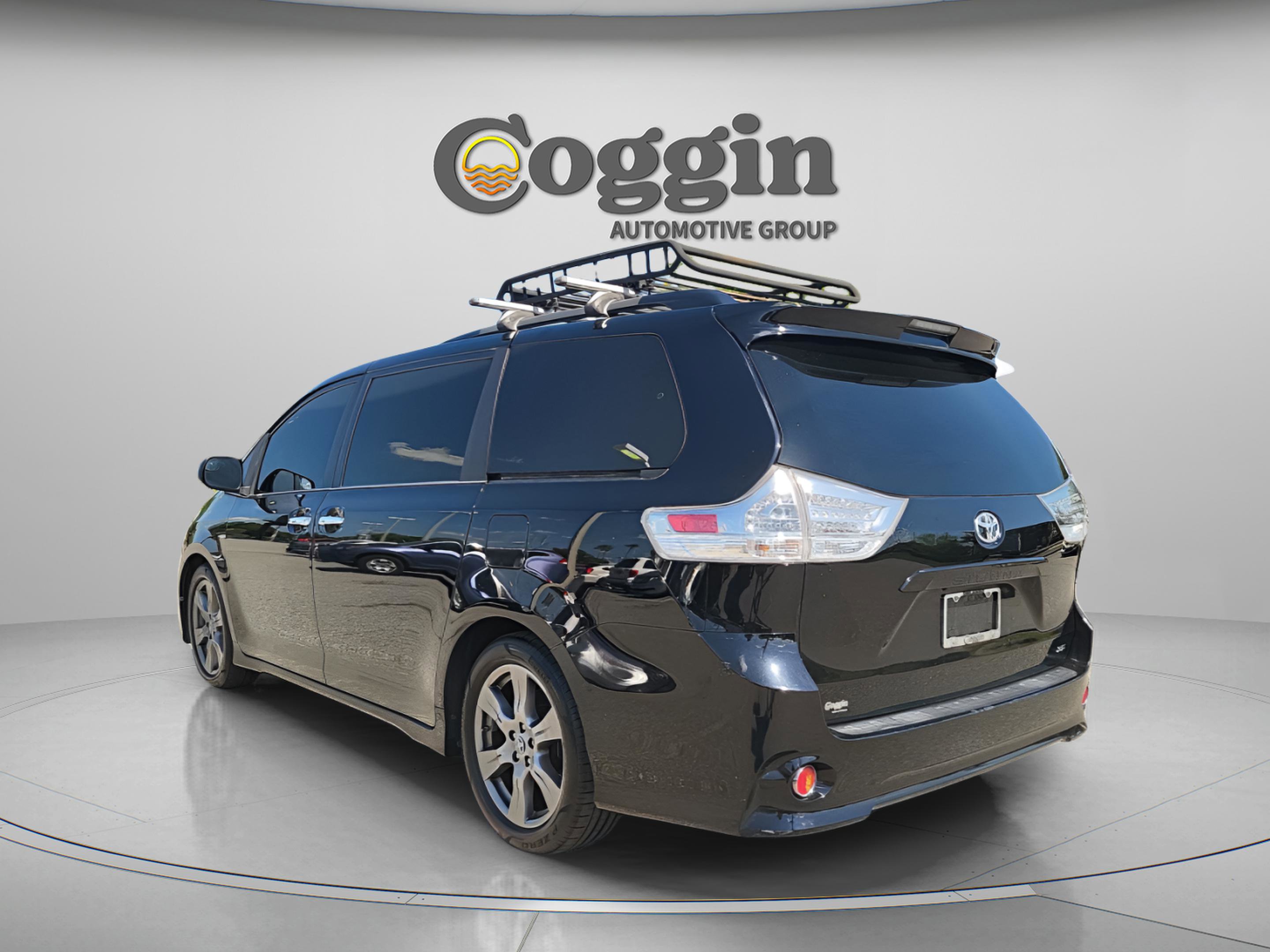 Used 2018 Toyota Sienna SE FWD image 4