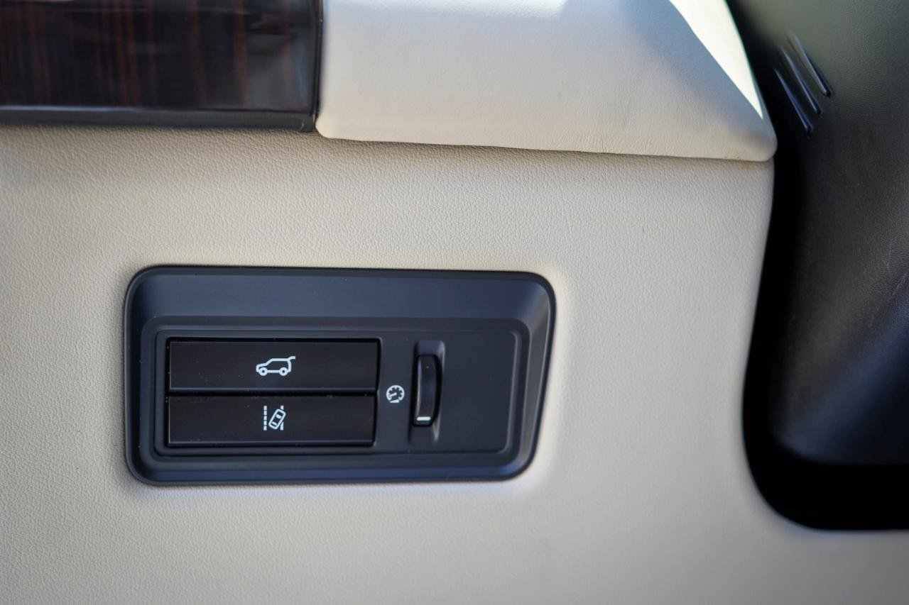 Used 2015 Land Rover Range Rover Supercharged AWD/4WD image 17