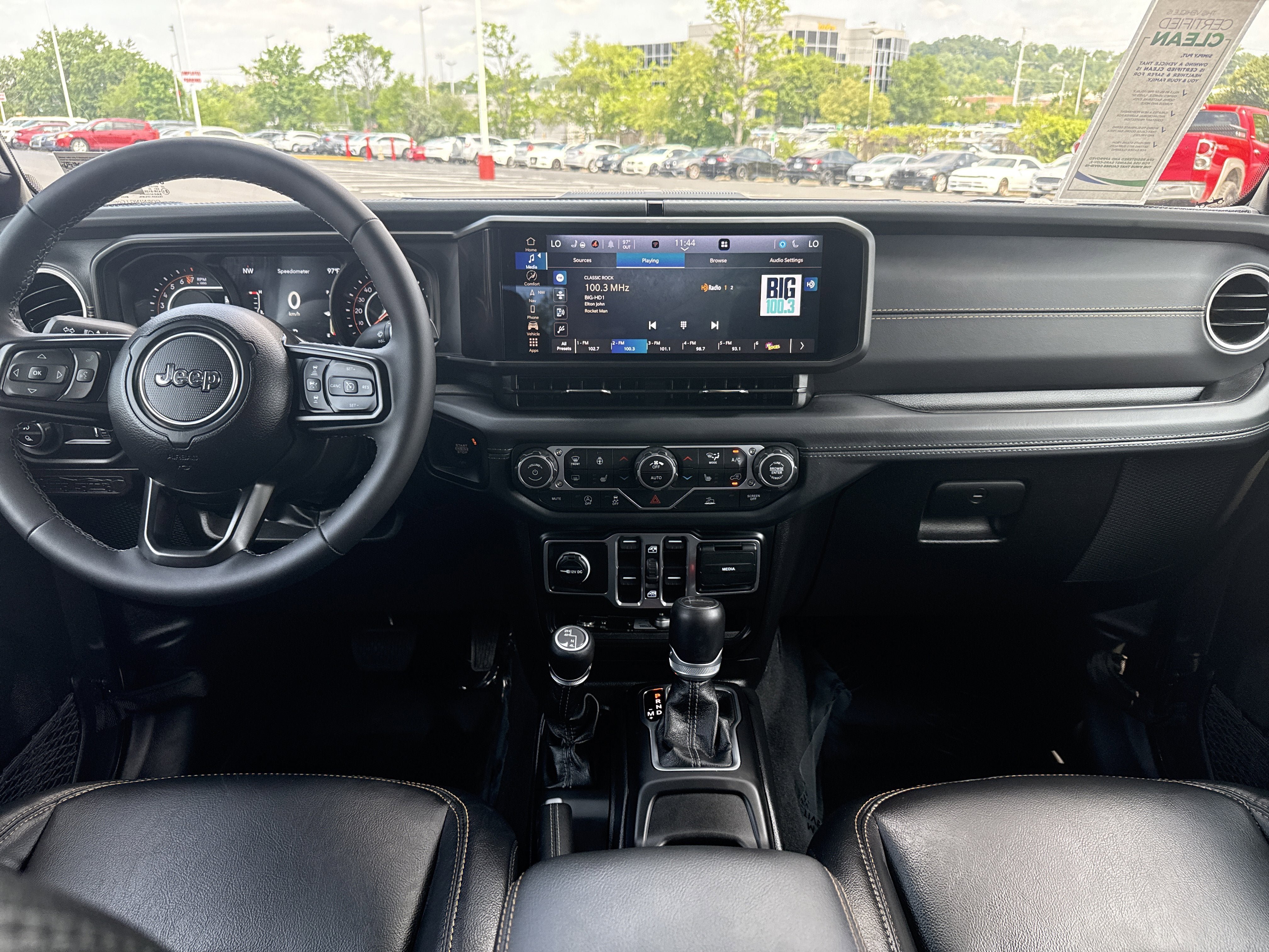 Used 2025 Jeep Gladiator Sport AWD/4WD image 9