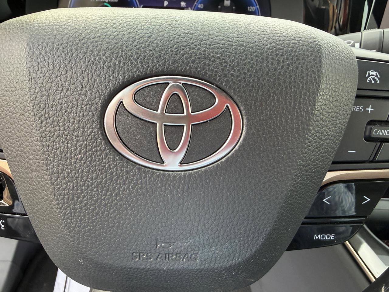 Used 2025 Toyota Crown XLE AWD/4WD image 23