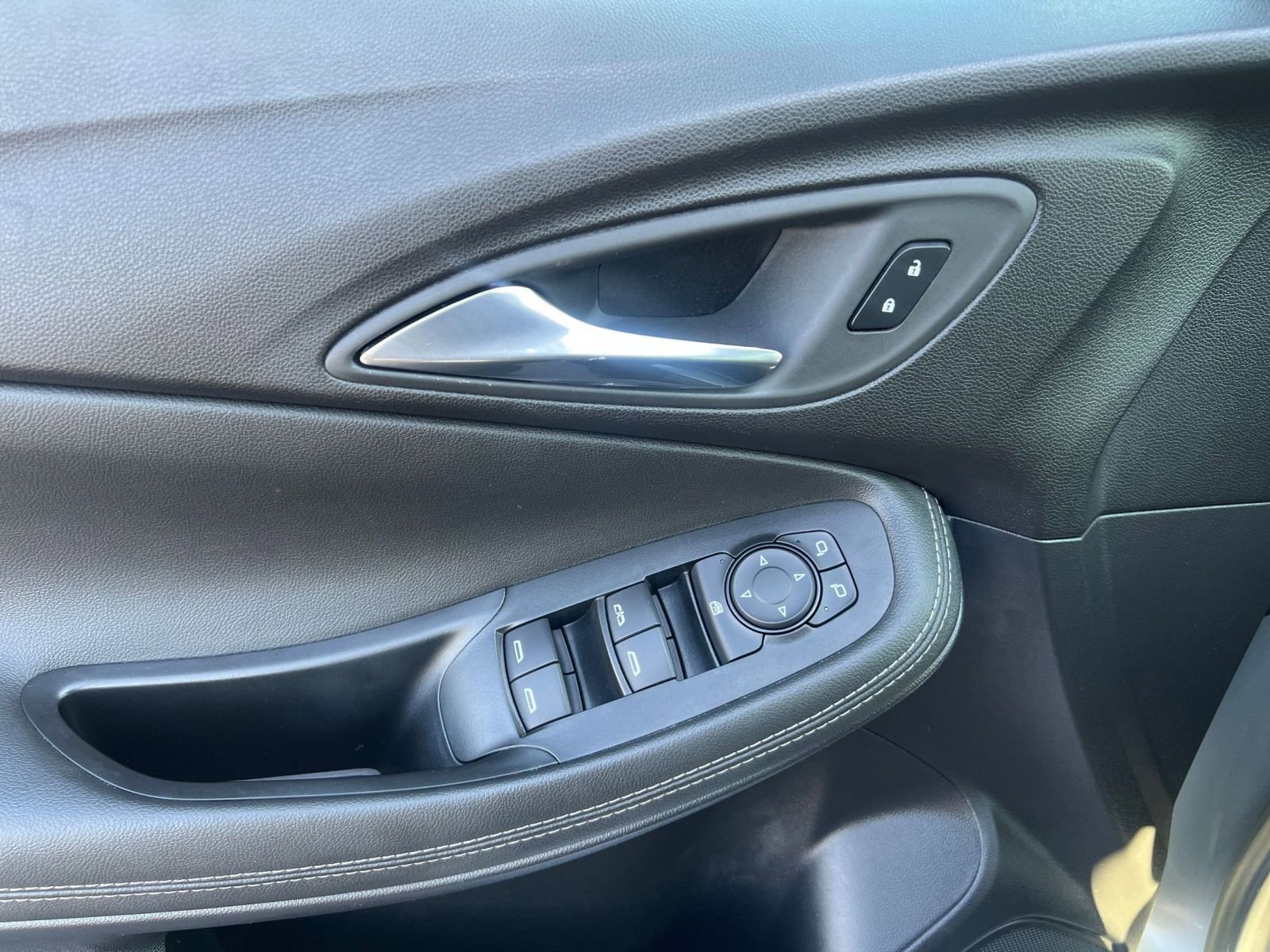 Used 2025 Buick Encore GX Preferred image 20