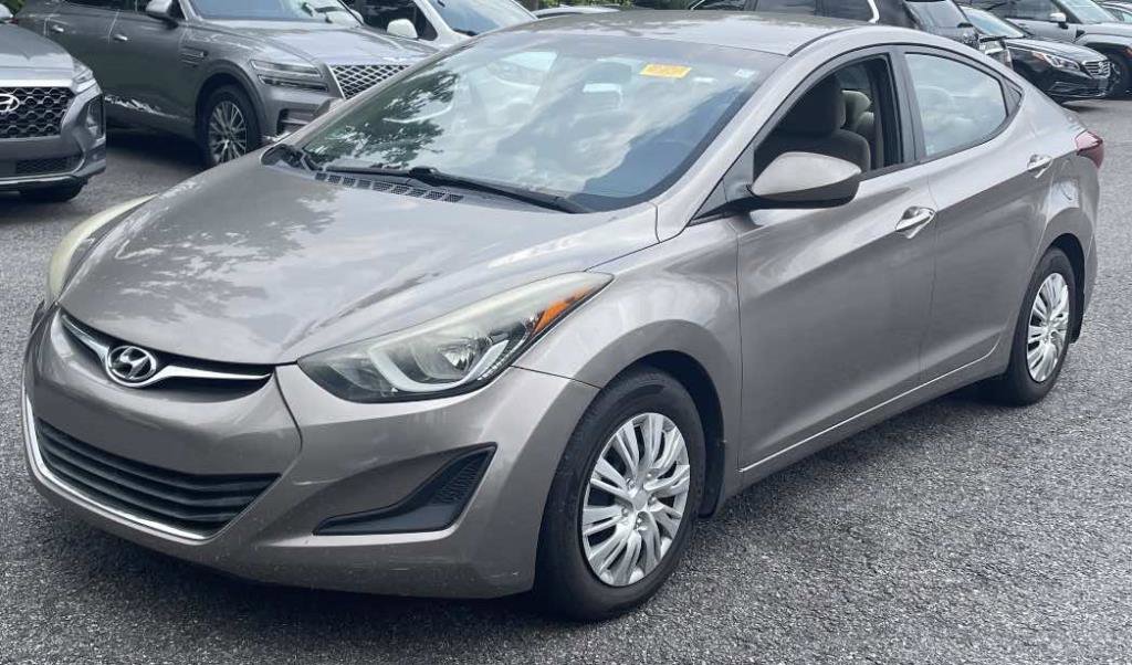 Used 2016 Hyundai Elantra SE image 1