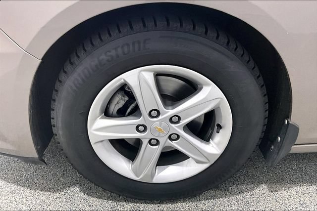 Used 2022 Chevrolet Malibu LS FWD image 40