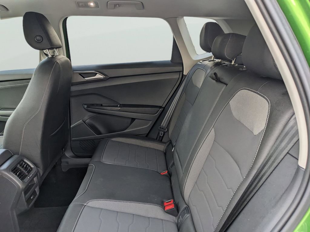 Certified 2025 Volkswagen Taos SE AWD/4WD image 19
