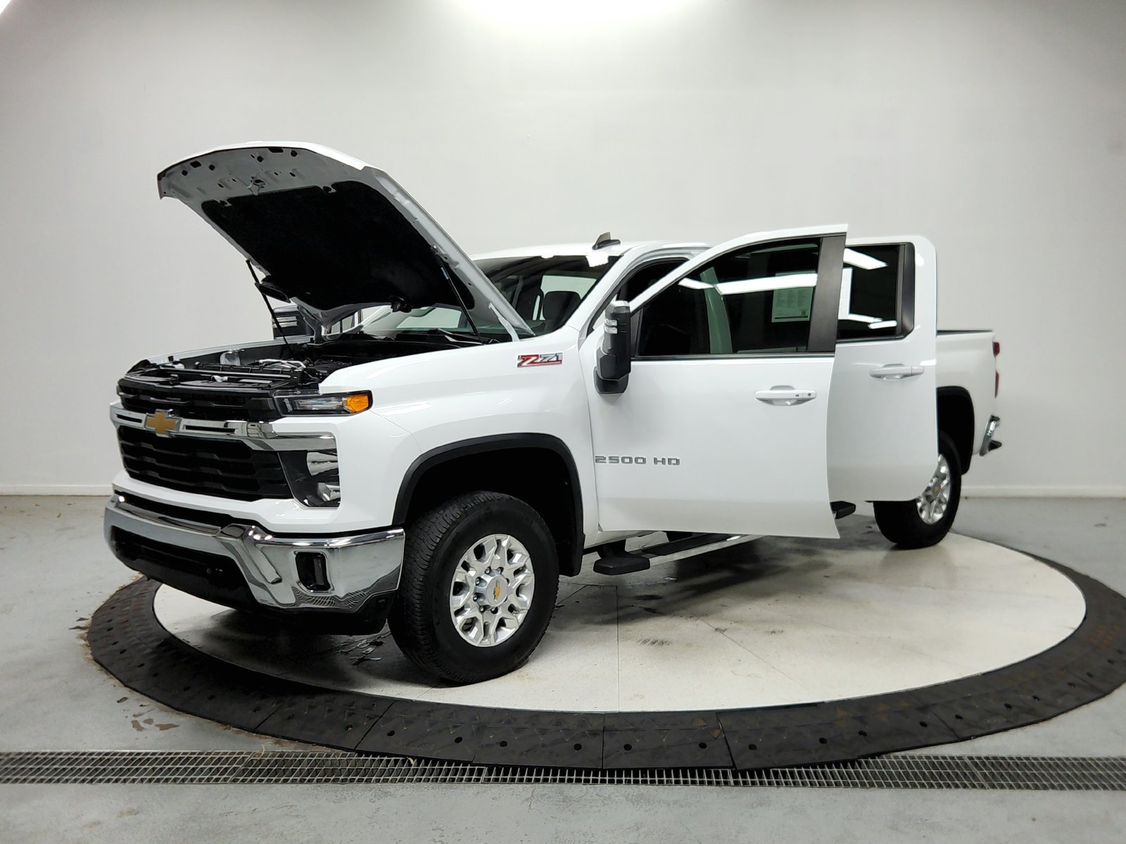 Used 2025 Chevrolet Silverado 2500 LT AWD/4WD image 12