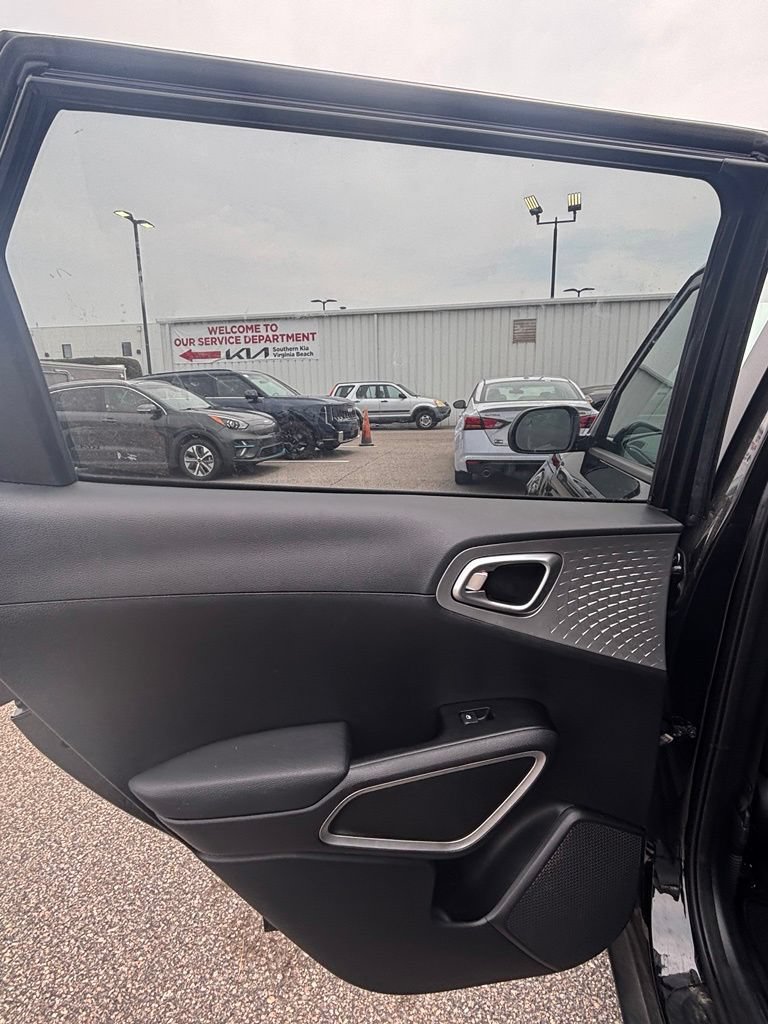 Used 2023 Kia Soul S FWD image 16