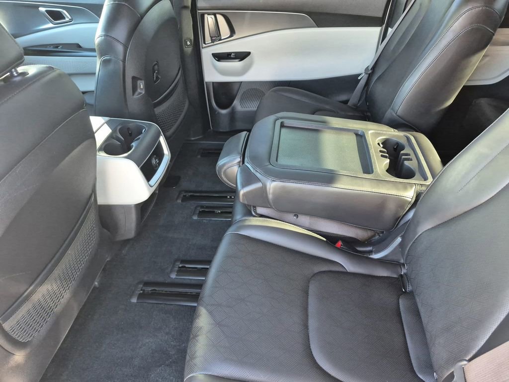 Used 2023 Kia Carnival LX image 14