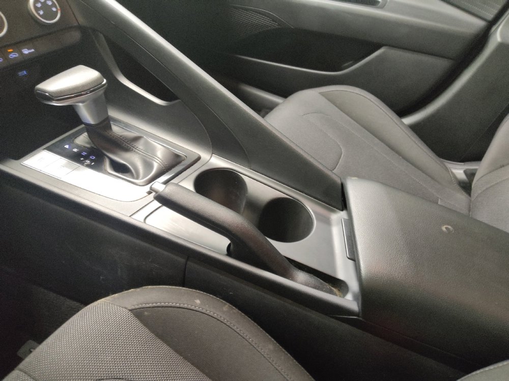 Used 2021 Hyundai Elantra SE w/ Cargo Package image 26