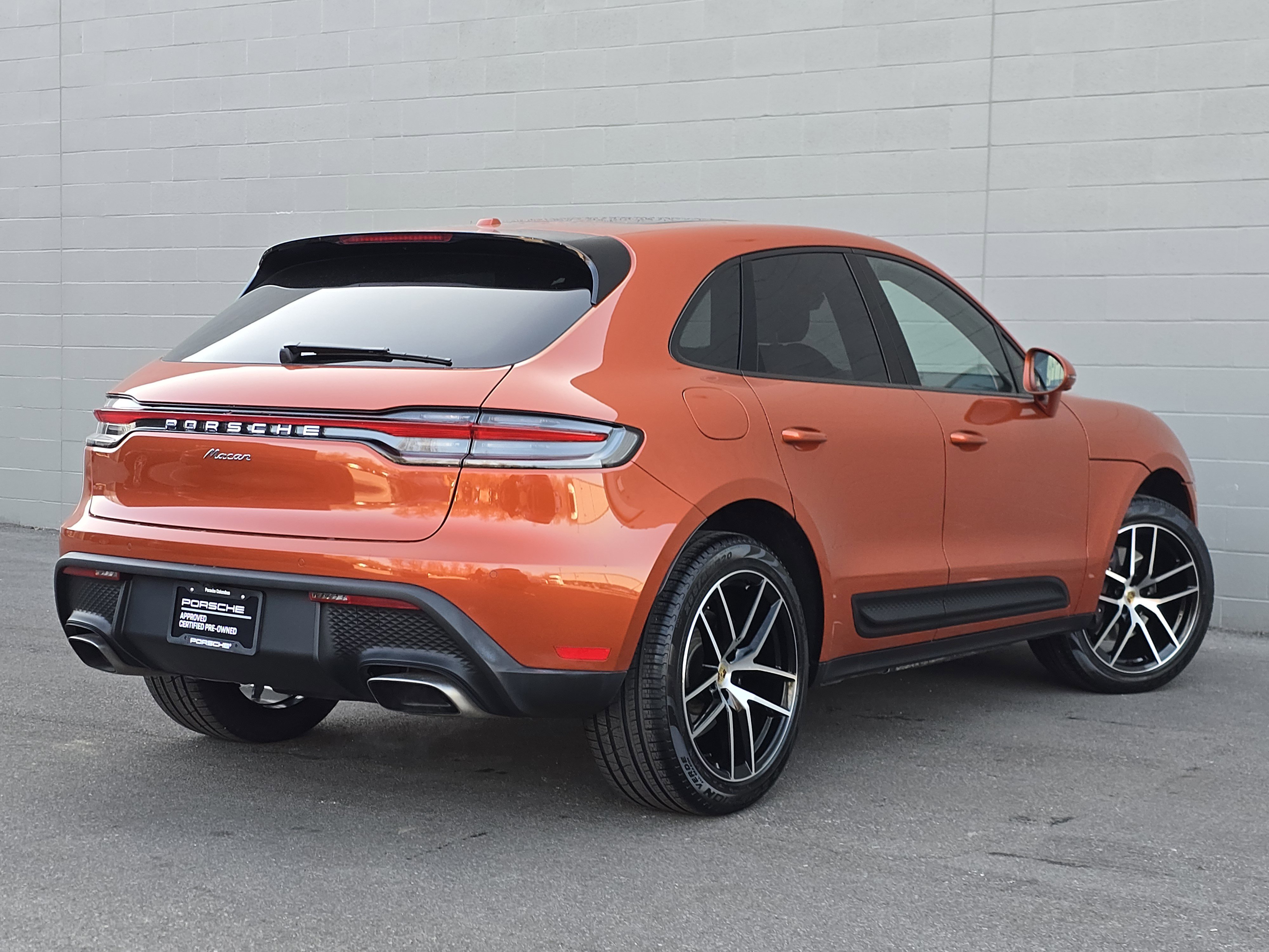 Certified 2025 Porsche Macan image 9