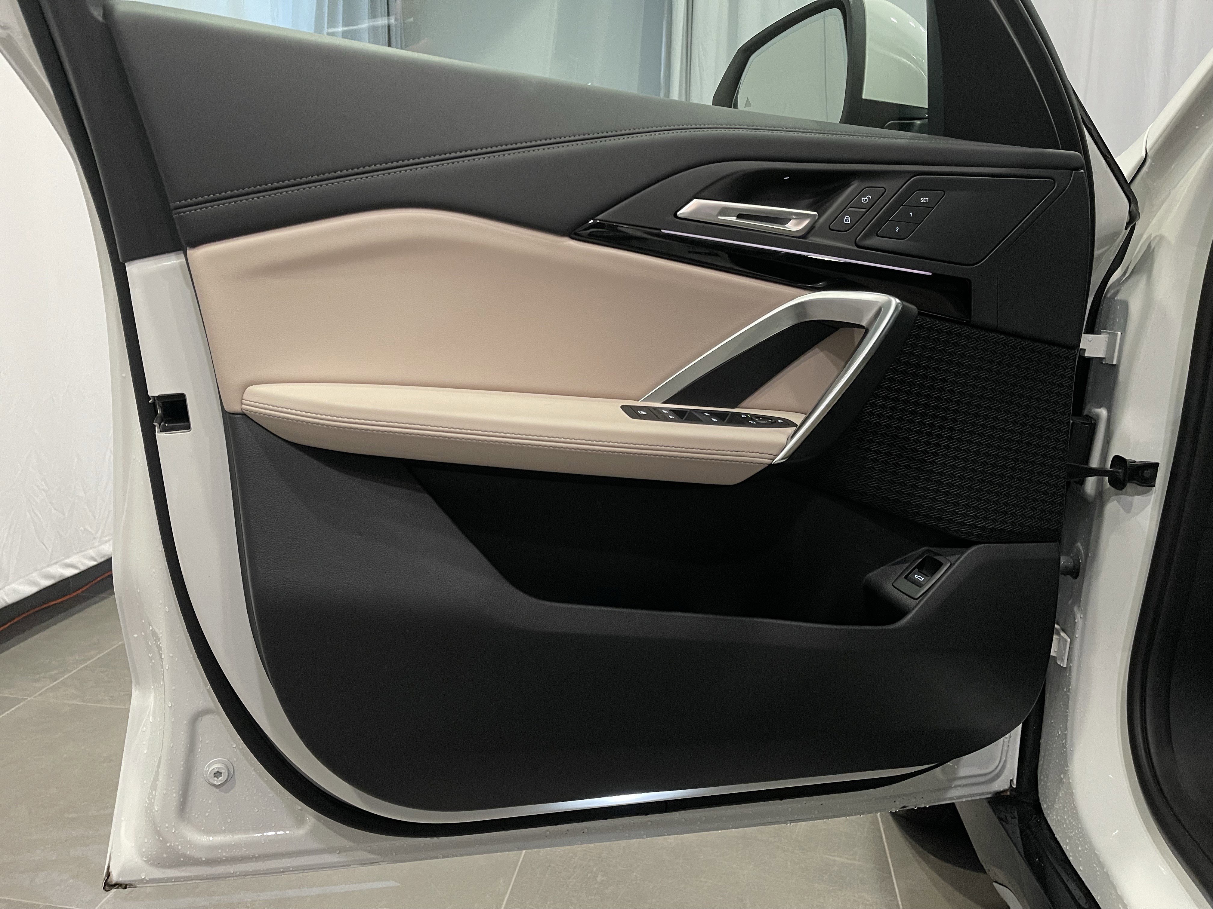 Used 2025 BMW X1 xDrive28i w/ Convenience Package image 12