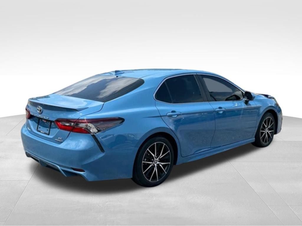 Used 2024 Toyota Camry SE w/ Cold Weather Package FWD image 7
