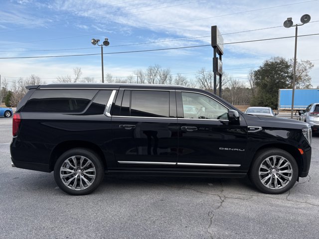 Used 2021 GMC Yukon XL Denali w/ Denali Premium Package image 7