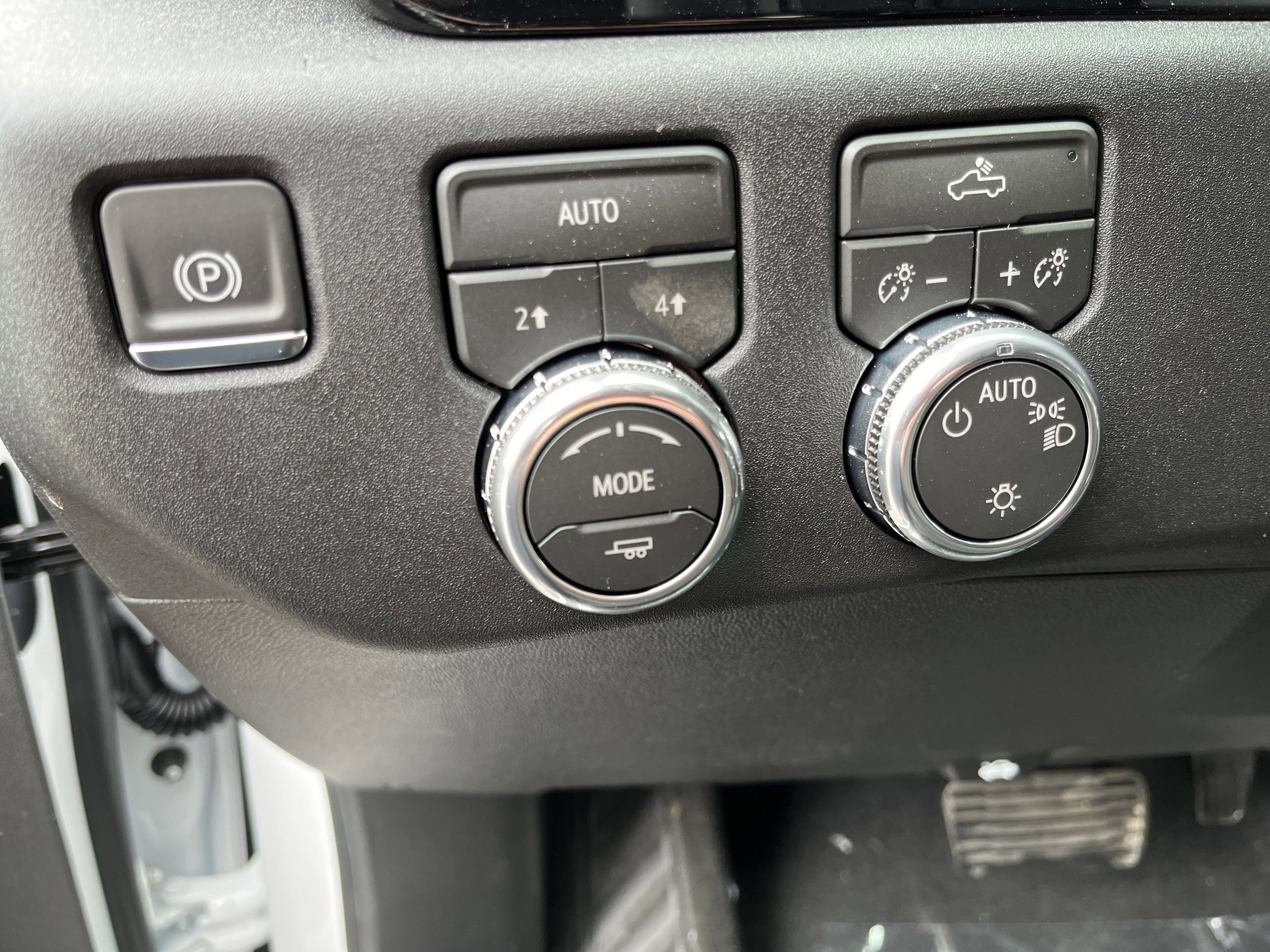 New 2026 GMC Sierra 1500 SLE w/ Preferred Package image 16