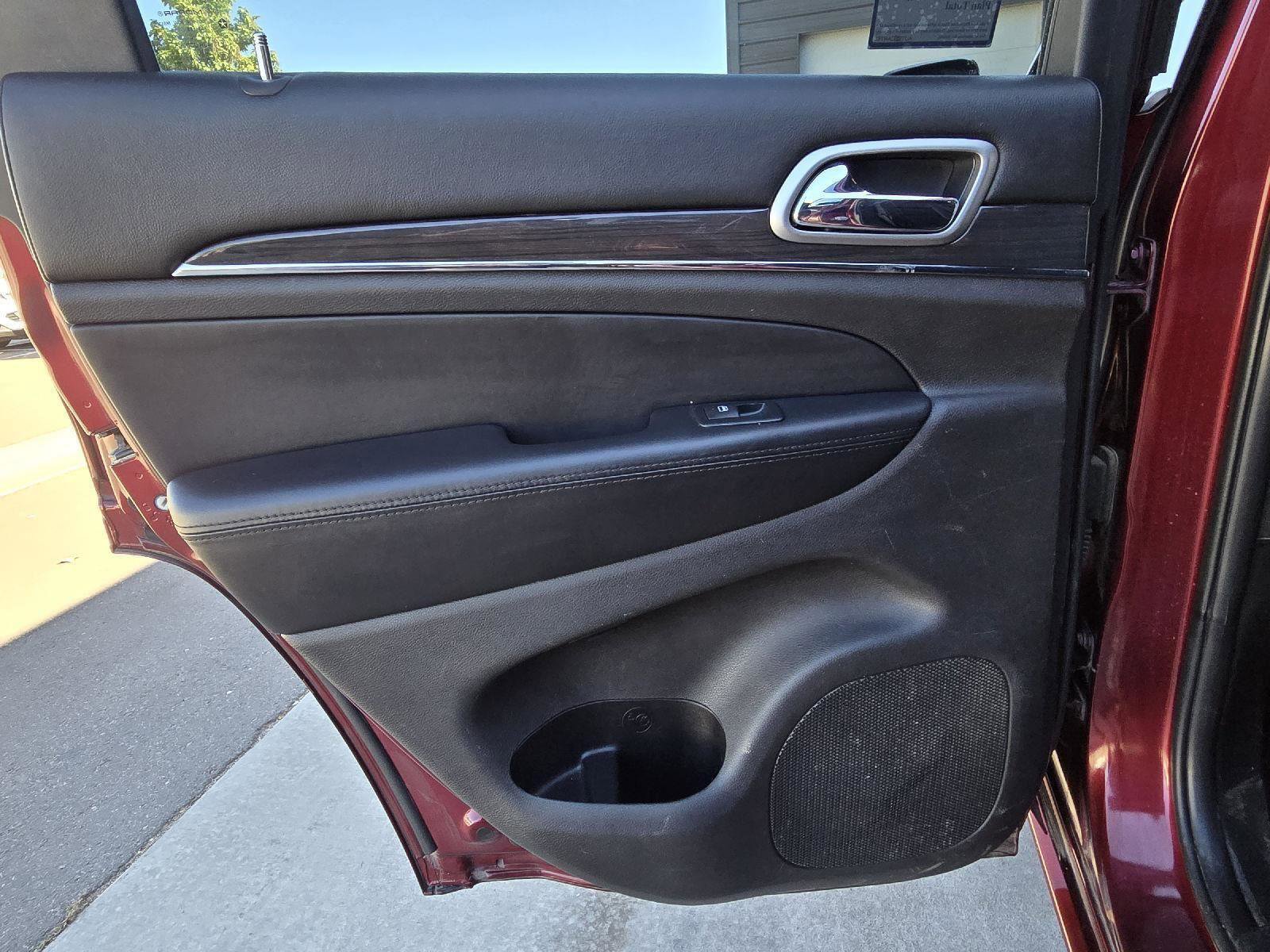 Used 2018 Jeep Grand Cherokee Overland image 34