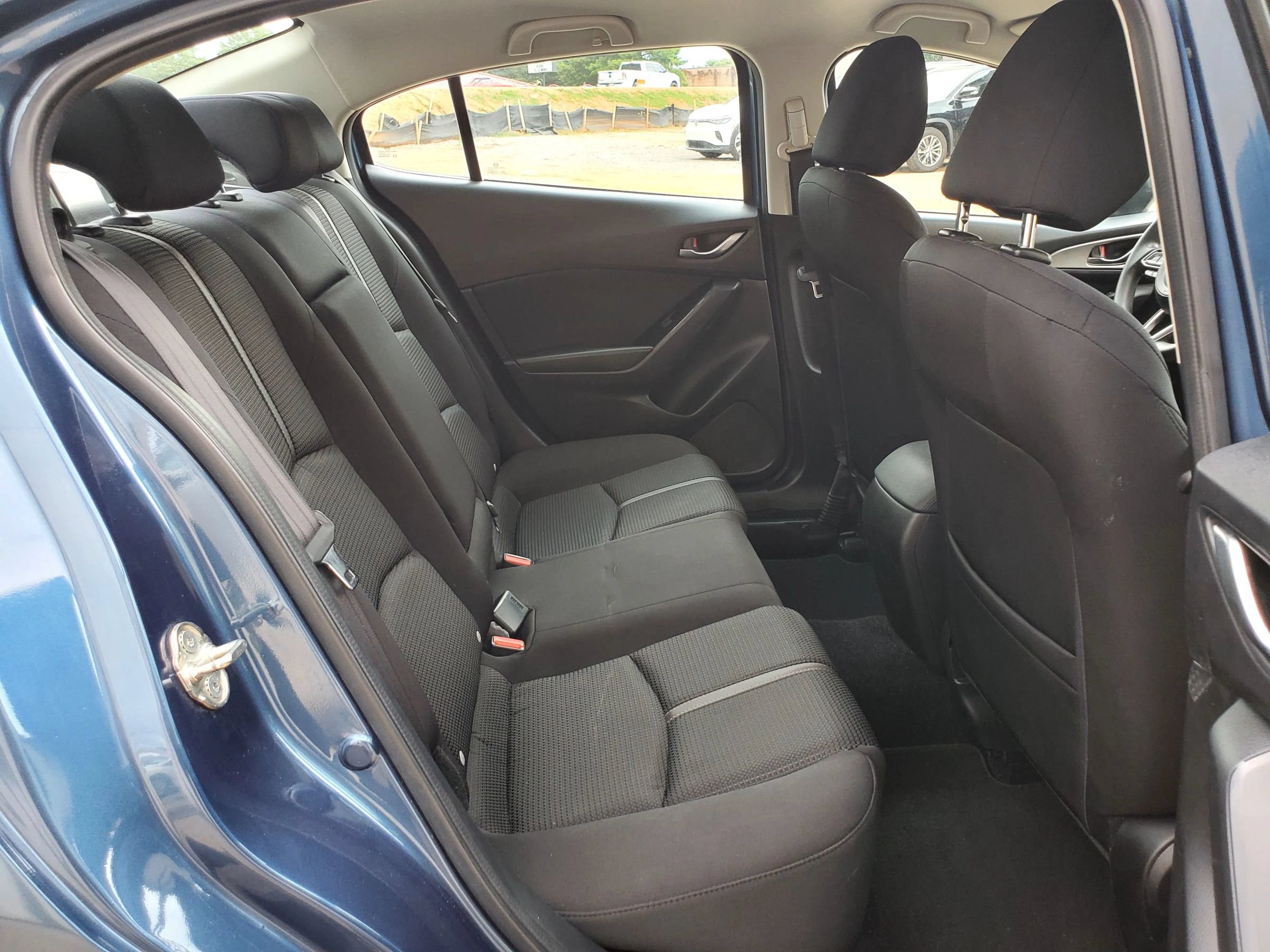 Used 2017 MAZDA MAZDA3 Sport w/ Preferred Equipment Package FWD image 5