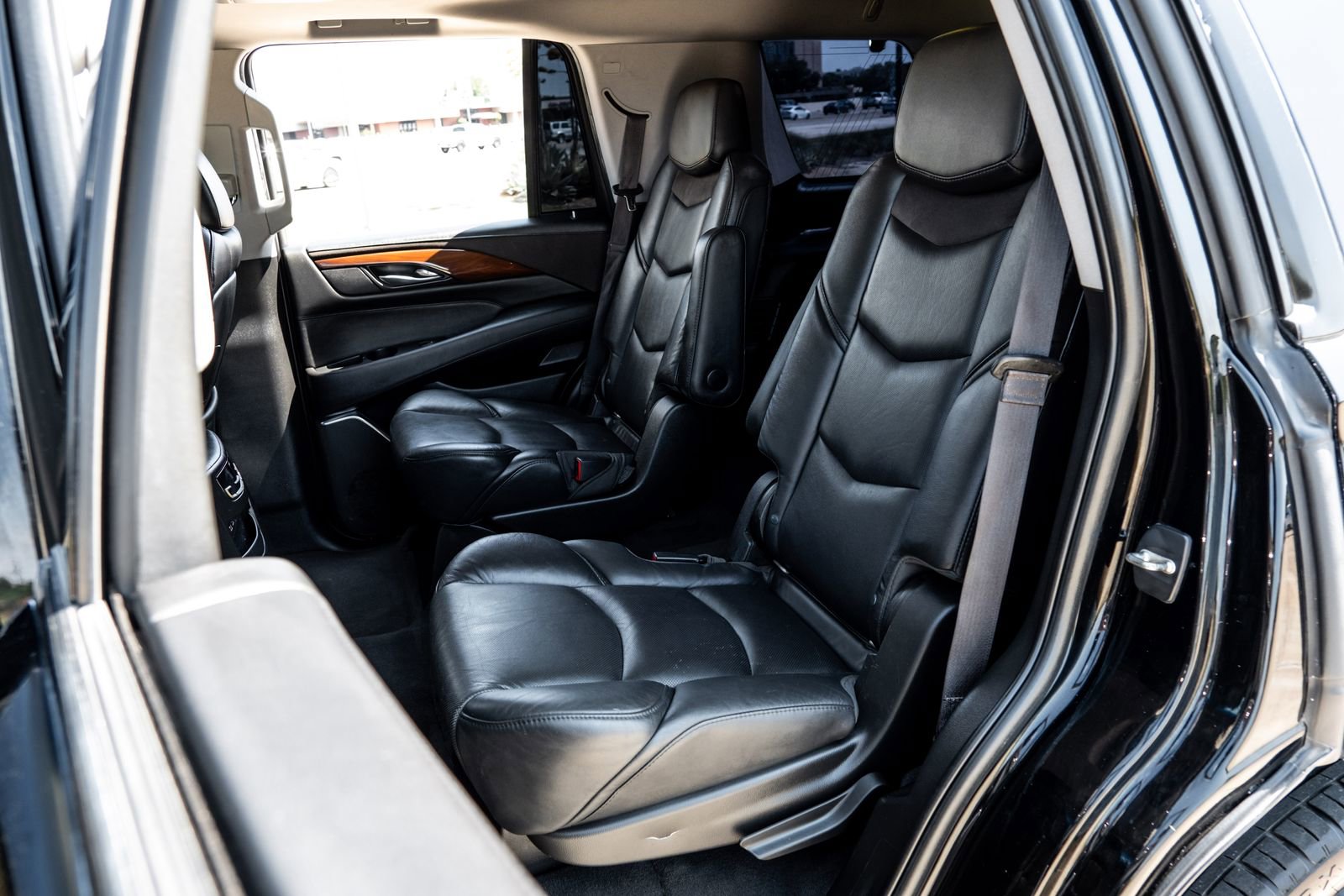 Used 2018 Cadillac Escalade Premium Luxury AWD/4WD image 38