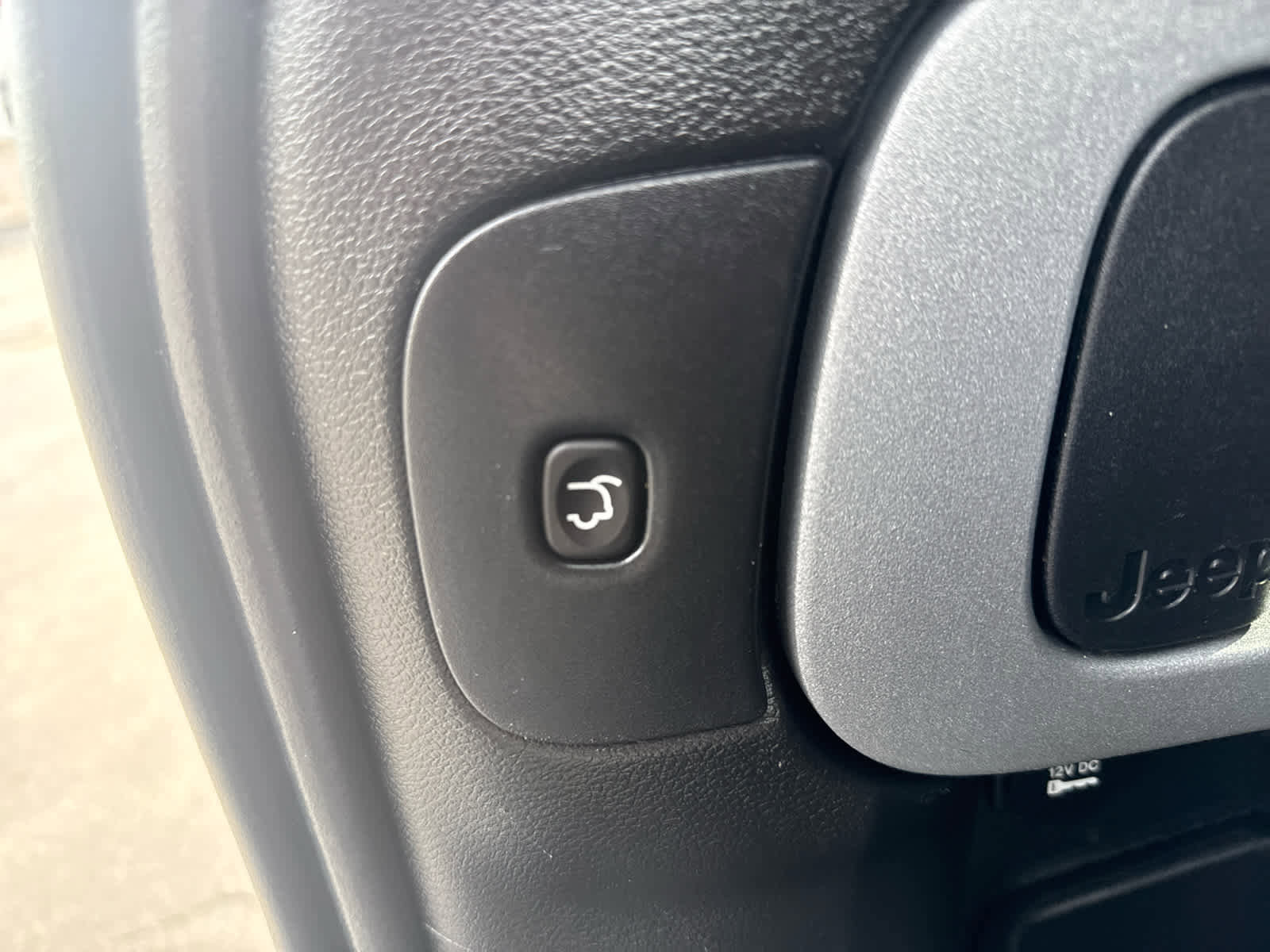 Used 2018 Jeep Cherokee Limited w/ High Altitude Package image 16