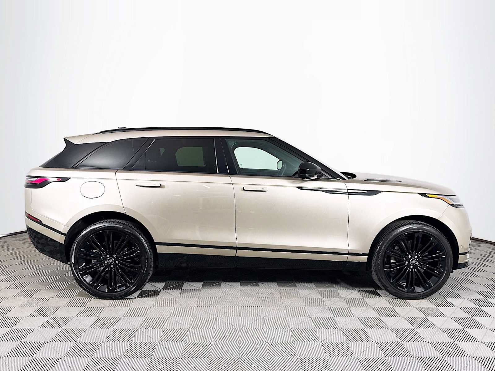 Used 2026 Land Rover Range Rover Velar Dynamic SE AWD/4WD image 4