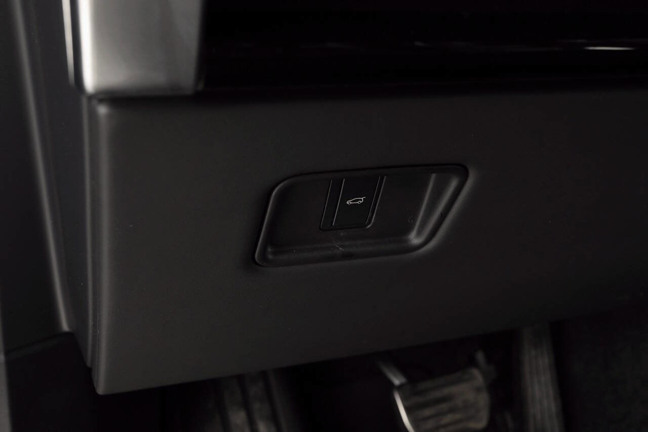 Used 2023 Land Rover Range Rover SE image 29