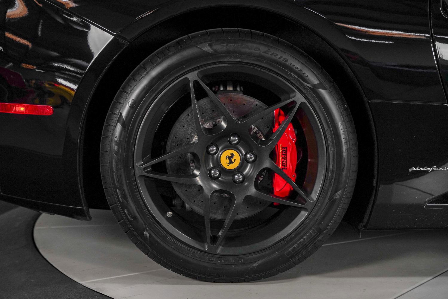 Used 2010 Ferrari California RWD image 28
