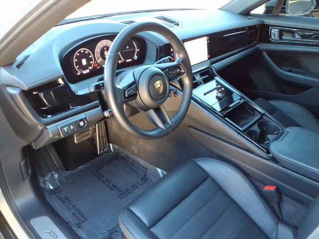 Used 2025 Porsche Panamera image 13
