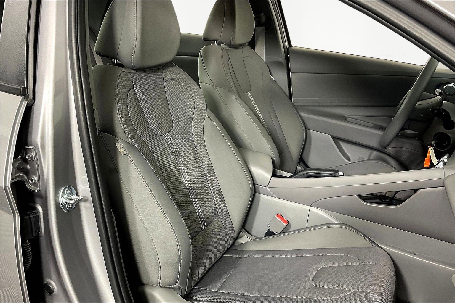 Used 2025 Hyundai Elantra SE image 26