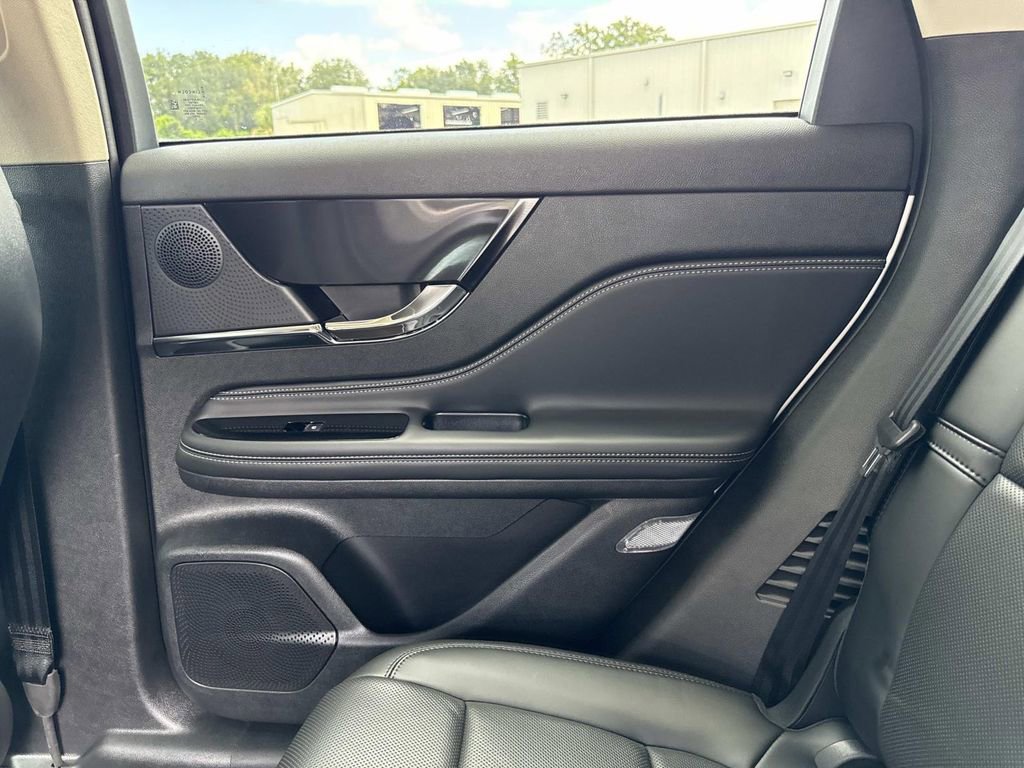 New 2025 Lincoln Corsair Reserve w/ Jet Appearance Package image 15