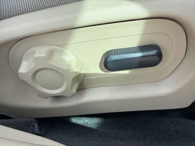 Used 2014 Ford Taurus SE image 25