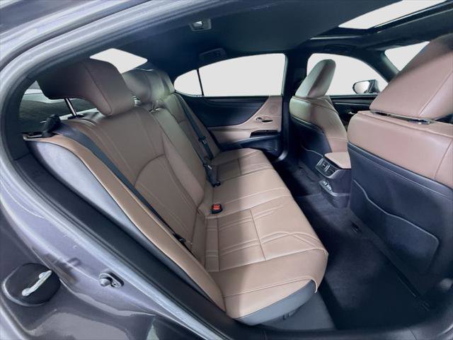 Certified 2023 Lexus ES 300h w/ Accessory Package (Z1) image 23