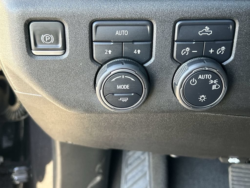 Used 2022 Chevrolet Silverado 1500 LT AWD/4WD image 18