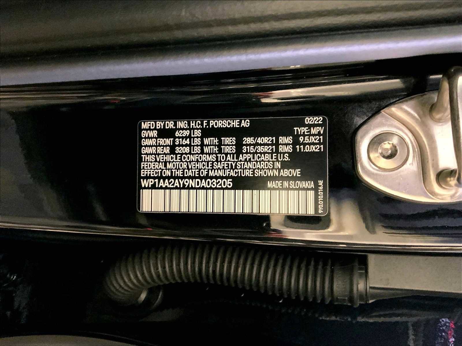 Certified 2022 Porsche Cayenne w/ Premium Package image 36