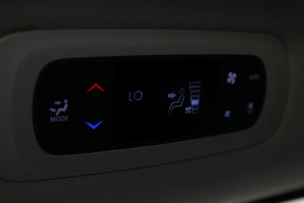 Used 2019 Chrysler Pacifica Touring-L Plus FWD image 12