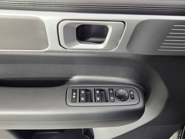 Used 2025 Hyundai Santa Fe SE image 9