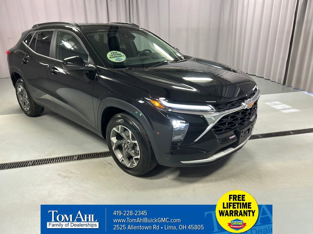 Used 2025 Chevrolet Trax LT w/ LT Convenience Package FWD image 1