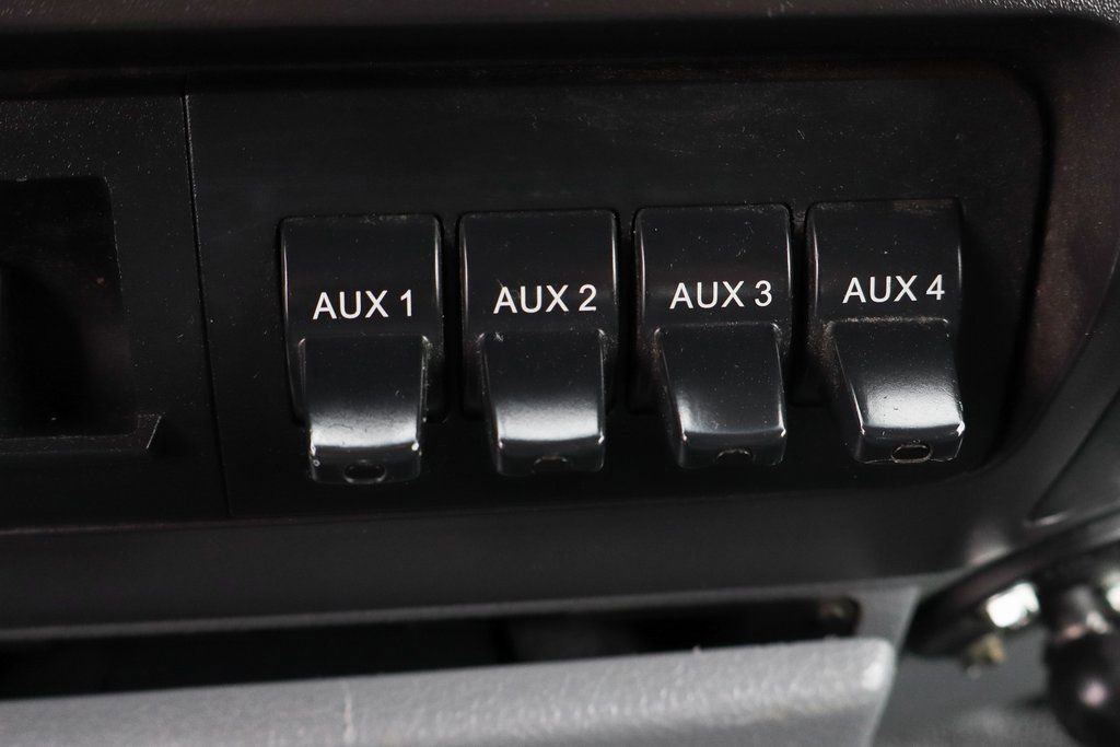 Used 2011 Ford F550 4x4 Crew Cab Super Duty w/ Payload Upgrade Pkg image 25