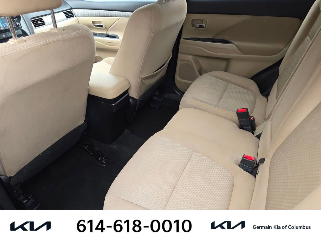 Used 2016 Mitsubishi Outlander SE image 20