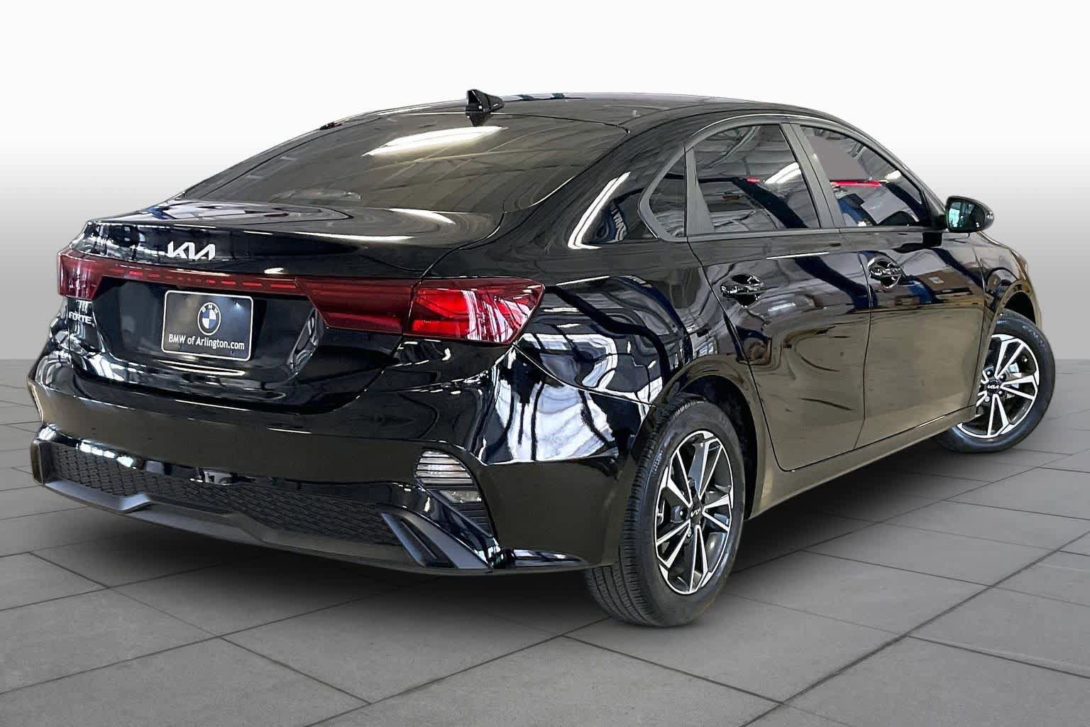 Used 2022 Kia Forte LXS w/ LXS Technology Package FWD image 12