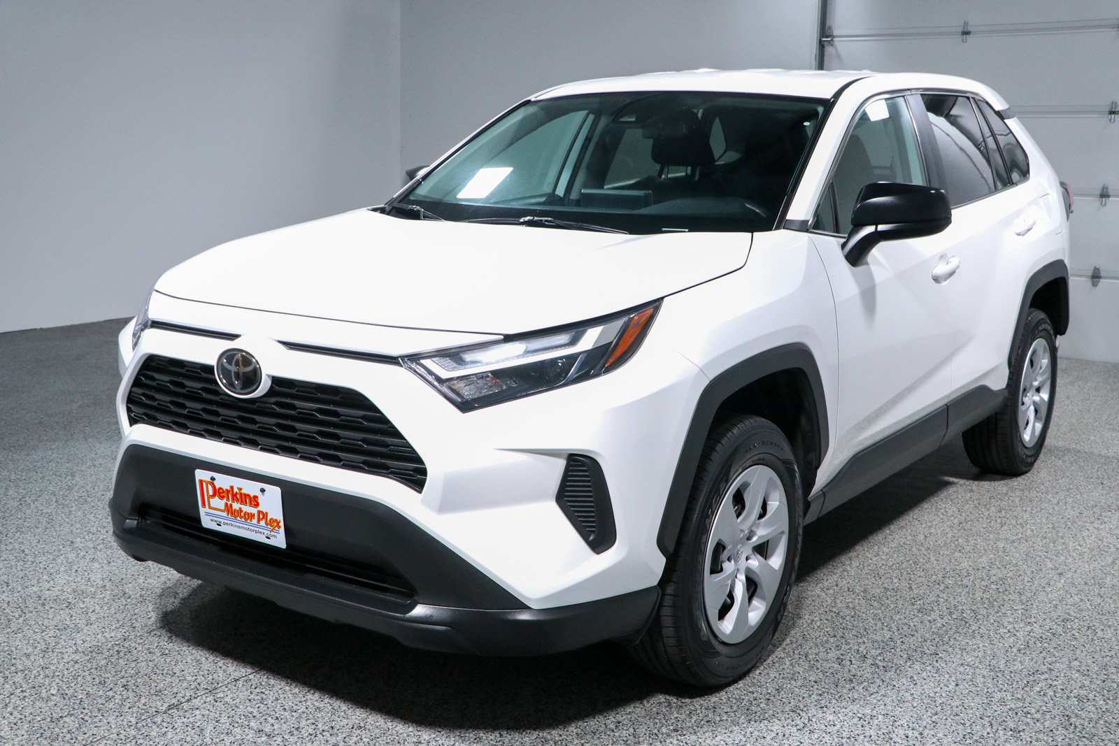 Used 2024 Toyota RAV4 LE FWD image 30