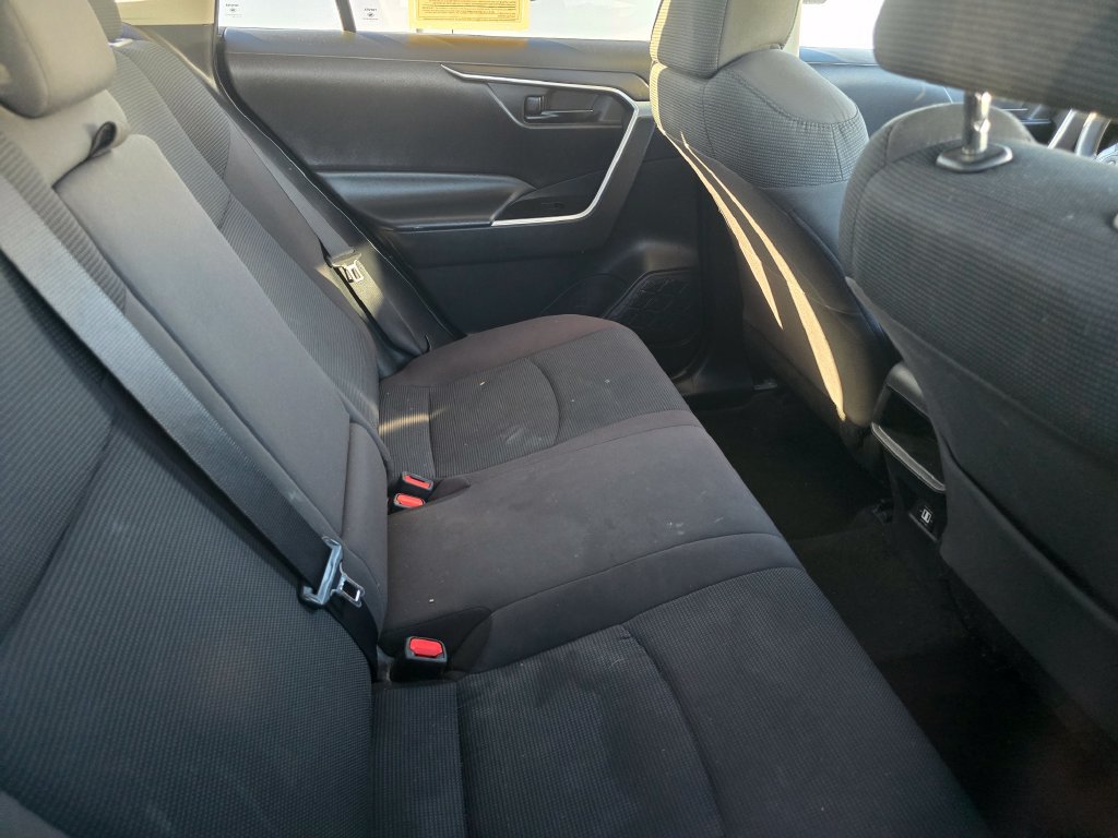 Used 2021 Toyota RAV4 LE AWD/4WD image 12