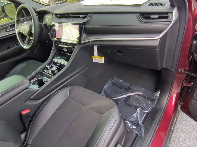New 2026 Jeep Grand Cherokee Altitude AWD/4WD image 38