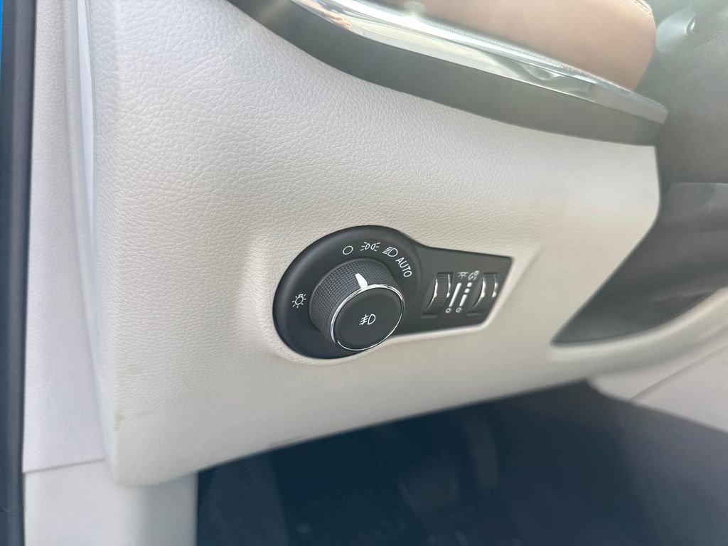 Used 2022 Jeep Compass Limited w/ Sun and Sound Group image 16