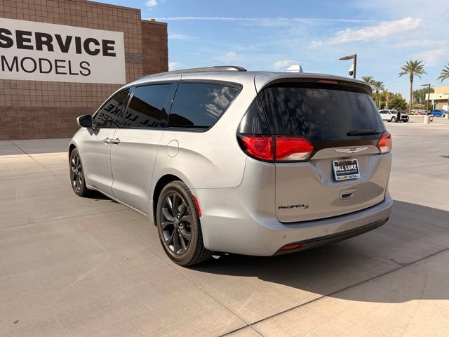 Used 2018 Chrysler Pacifica Touring-L Plus w/ S Appearance Package FWD image 5