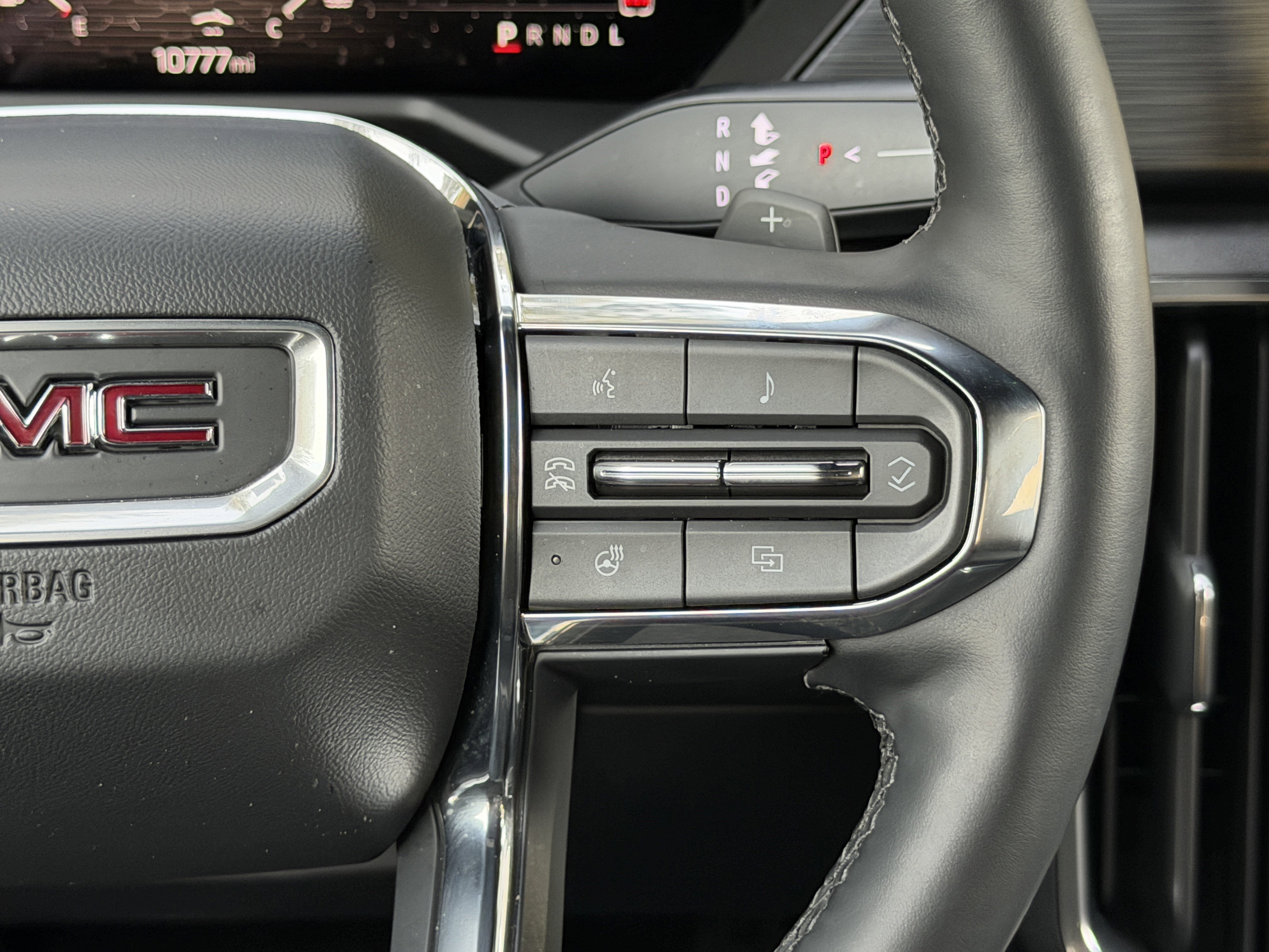 Used 2025 GMC Acadia Elevation image 42