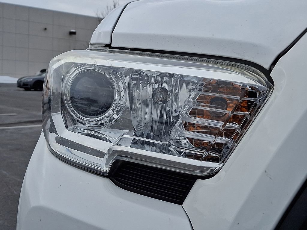 Used 2019 Toyota Tacoma SR w/ SX Package image 12